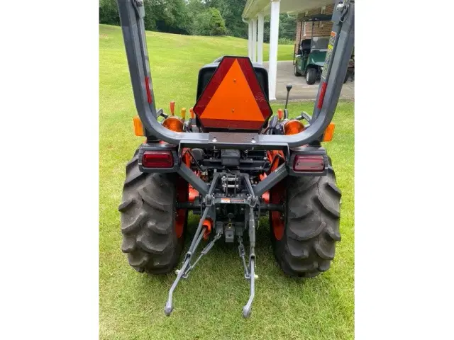 Image of Kubota B2320HSD equipment image 3