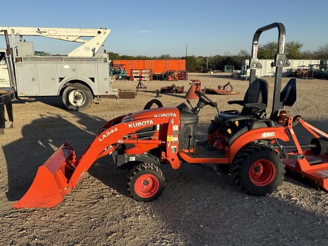 Image of Kubota B2301 equipment image 2
