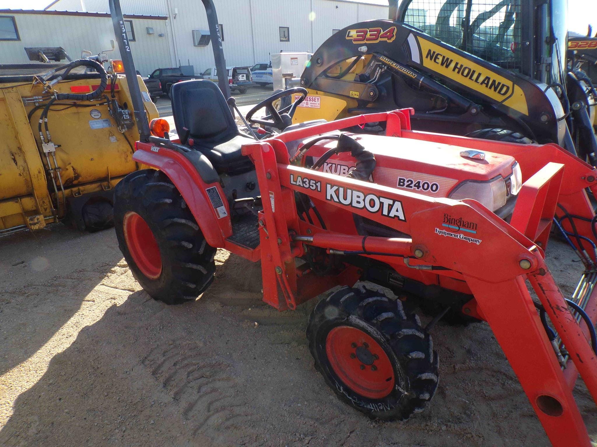 Kubota B2400 Equipment Image0