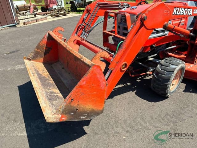 Image of Kubota B2400 equipment image 1