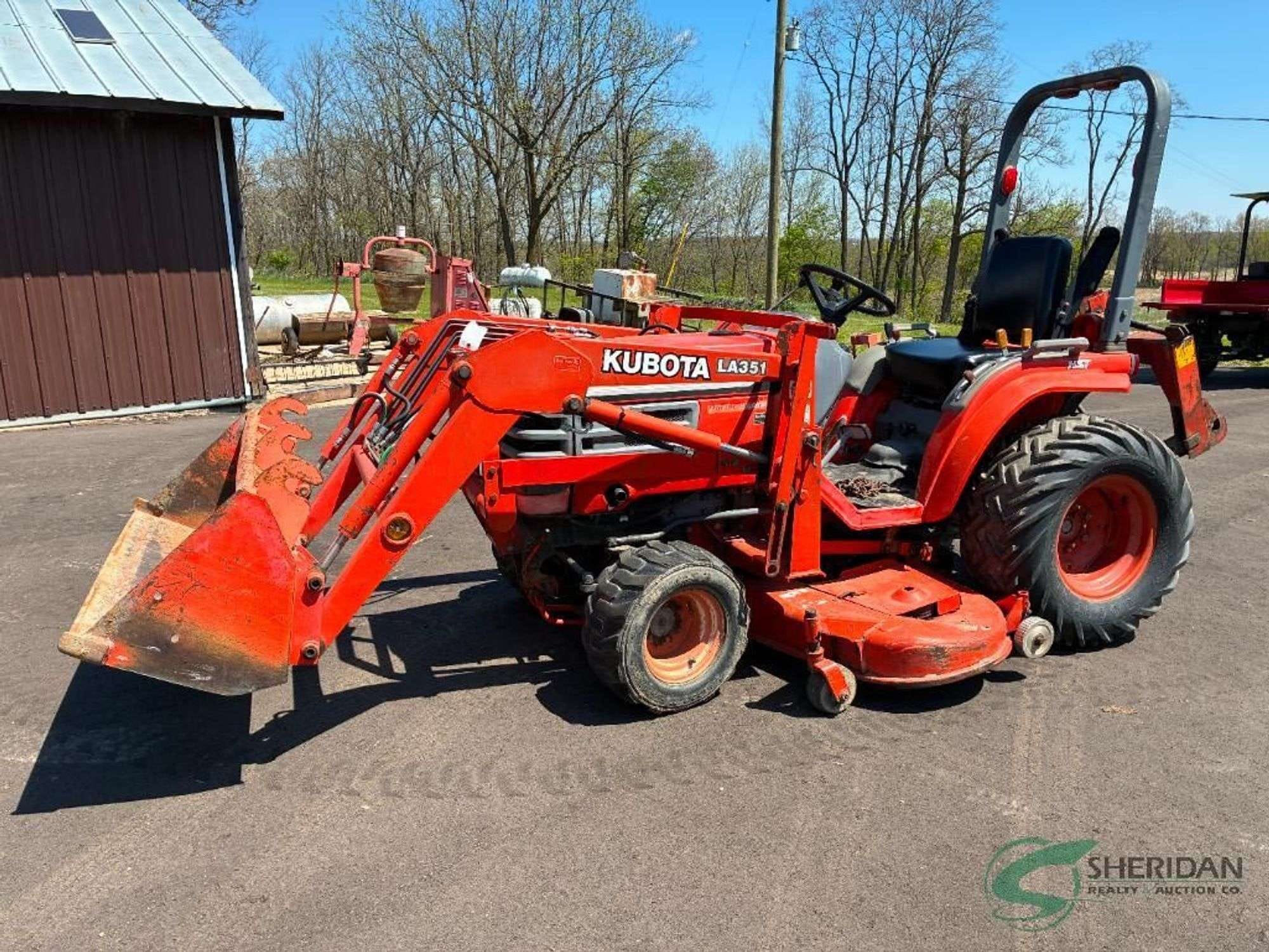 Kubota B2400 Equipment Image0