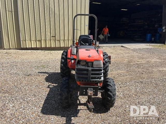 Image of Kubota B2400 equipment image 2