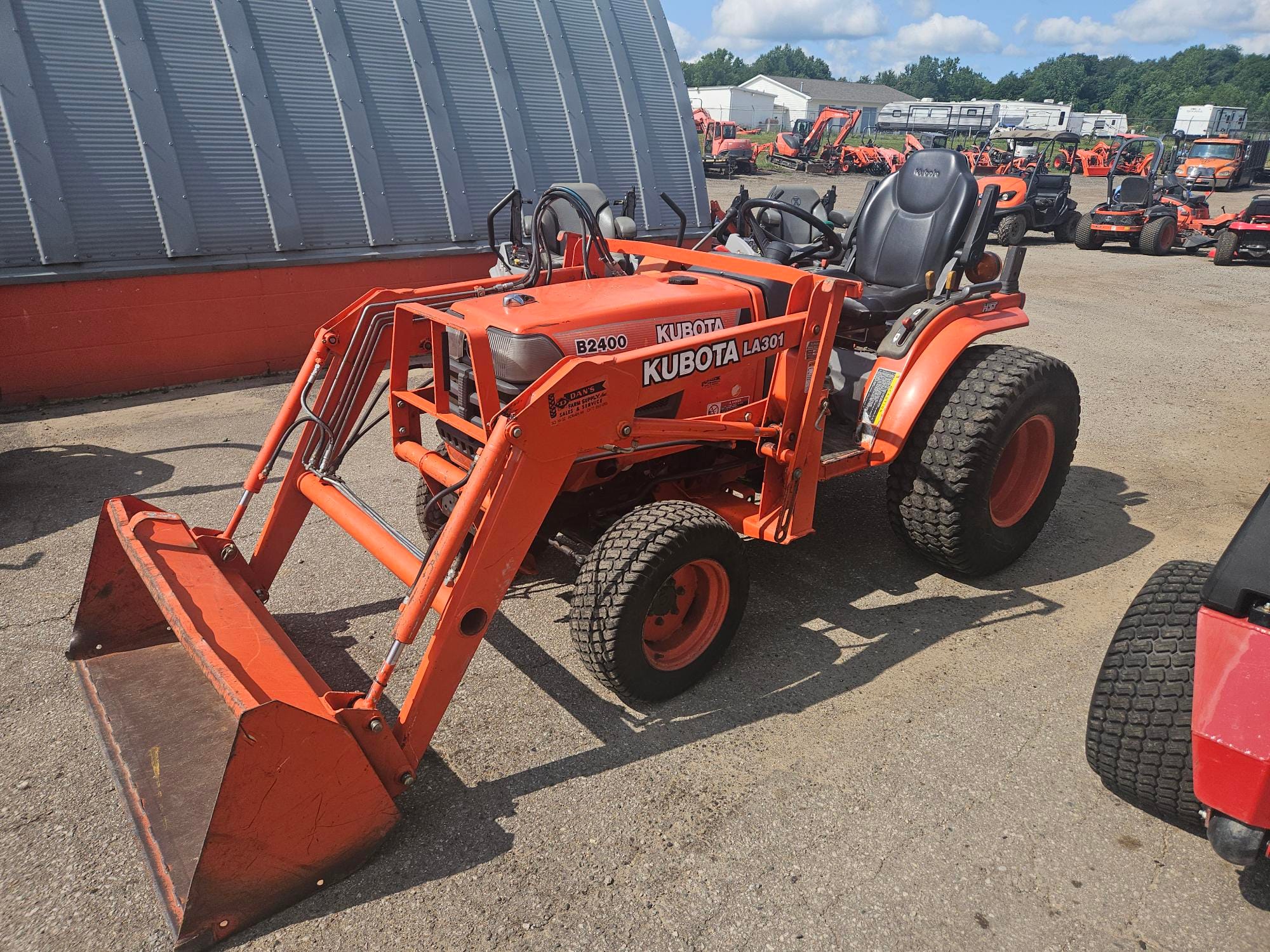 Kubota B2400HSD Equipment Image0