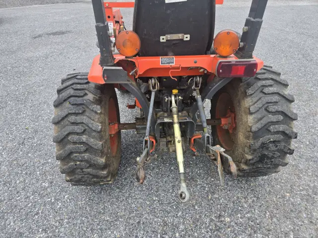 Image of Kubota B2400HSD equipment image 2