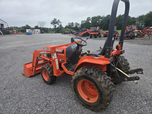 Image of Kubota B2400HSD equipment image 3