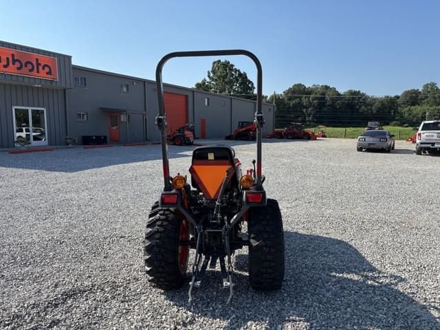 Image of Kubota B2401 equipment image 3