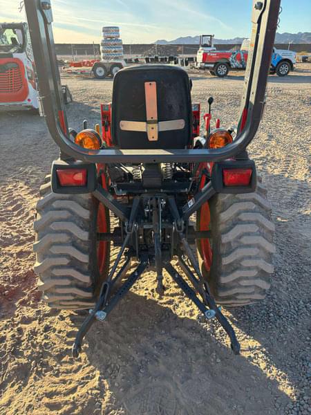 Image of Kubota B2401 equipment image 3