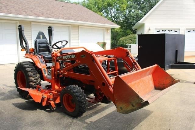 Image of Kubota B2410 equipment image 3