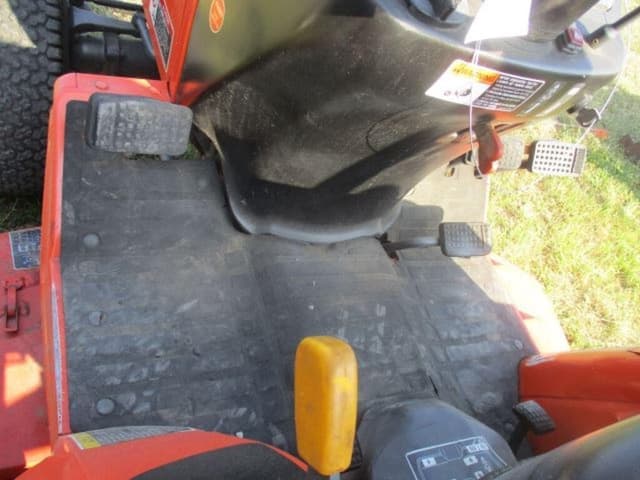 Image of Kubota B2410 equipment image 3