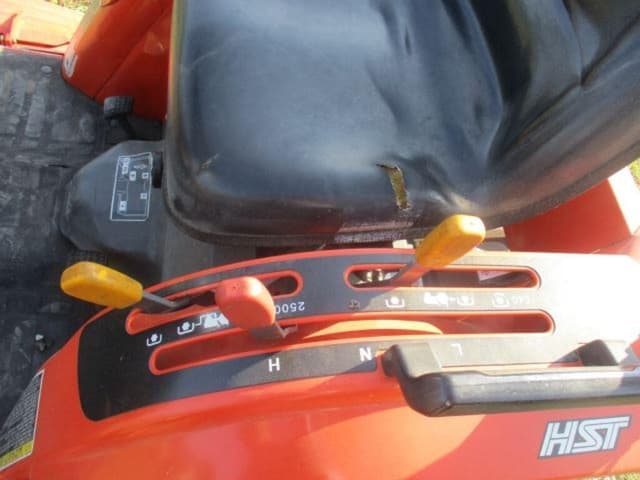 Image of Kubota B2410 equipment image 2