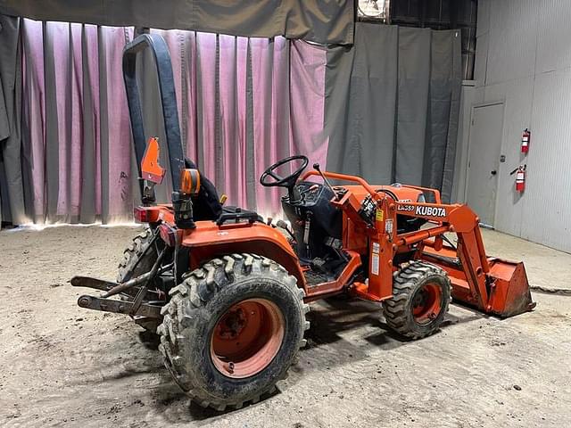 Image of Kubota B2410 equipment image 4