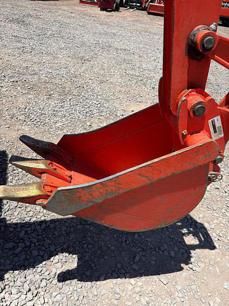 Image of Kubota B26 equipment image 4