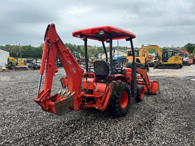 Image of Kubota B26 equipment image 3