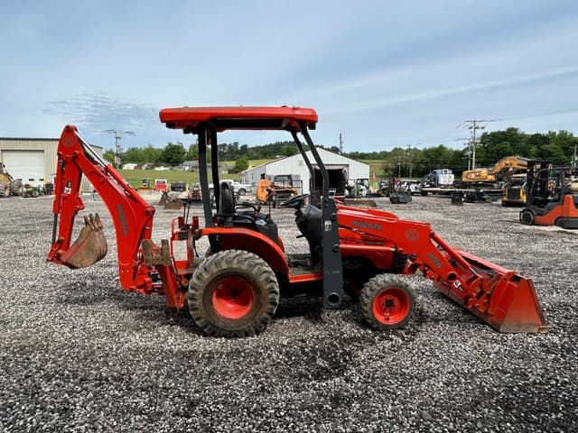 Image of Kubota B26 equipment image 4