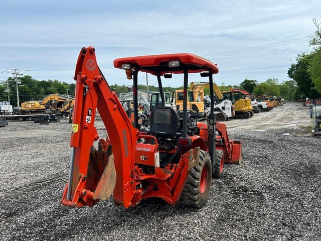 Image of Kubota B26 equipment image 3
