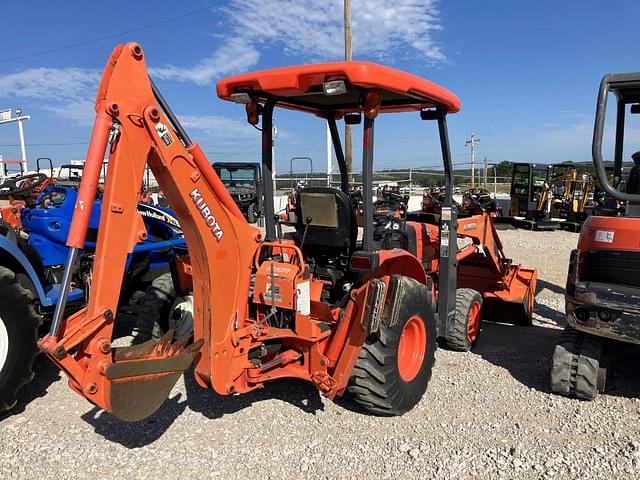 Image of Kubota B26 equipment image 2