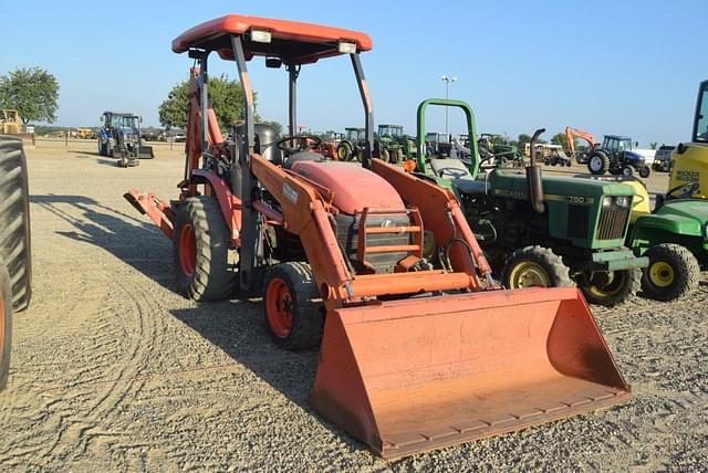 Image of Kubota B26 equipment image 3