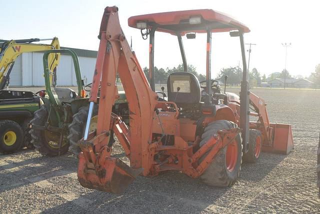 Image of Kubota B26 equipment image 2