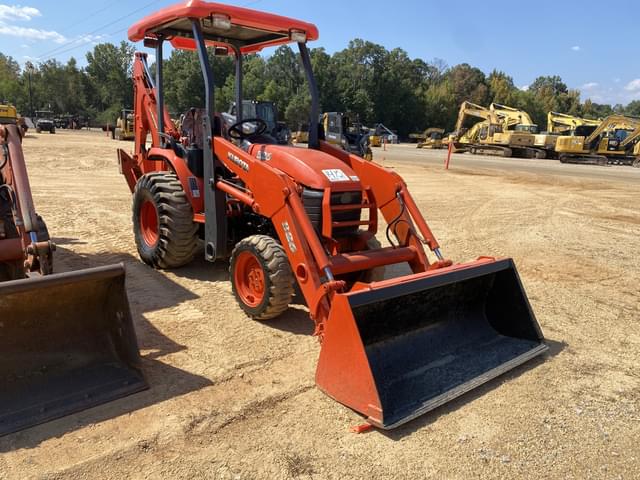 Image of Kubota B26 equipment image 3