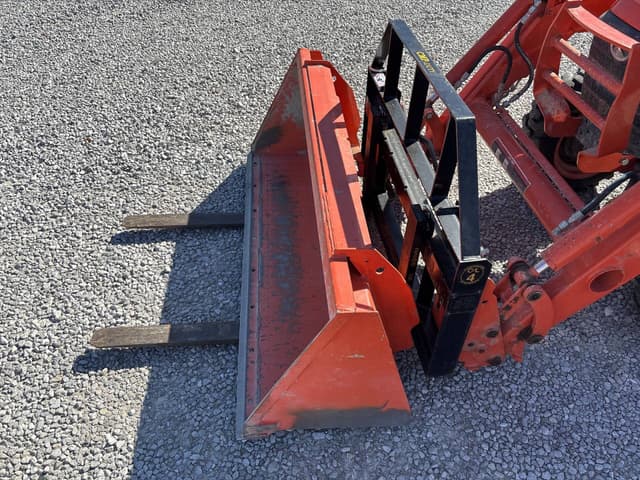Image of Kubota B26 equipment image 4