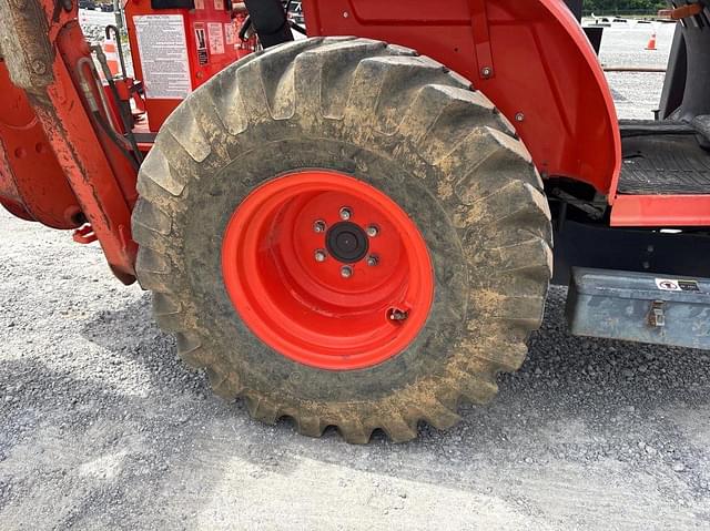Image of Kubota B26 equipment image 4