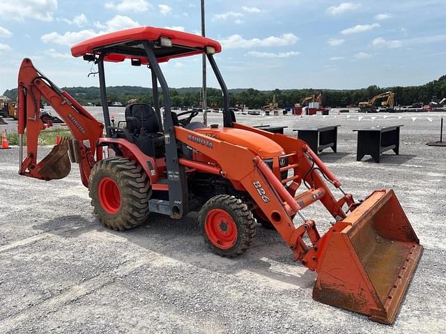 Image of Kubota B26 equipment image 2