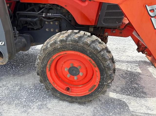 Image of Kubota B26 equipment image 3
