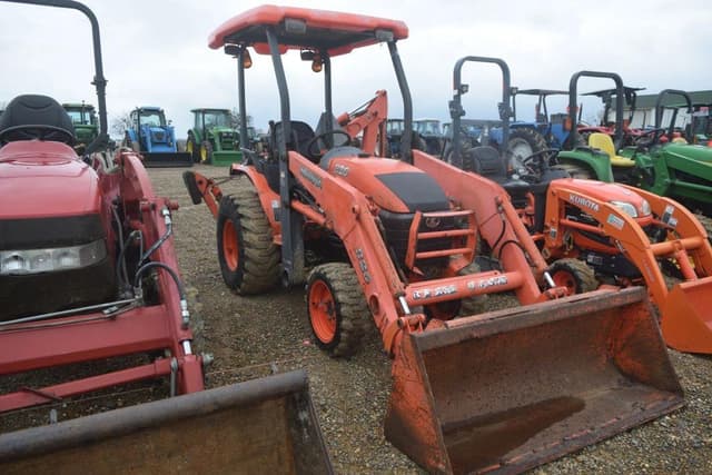 Image of Kubota B26 equipment image 3