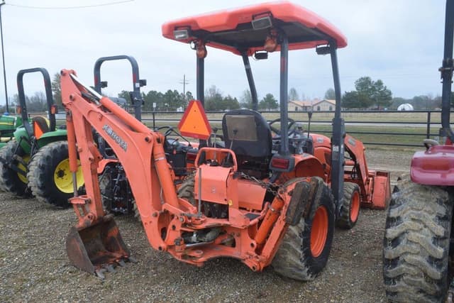 Image of Kubota B26 equipment image 2