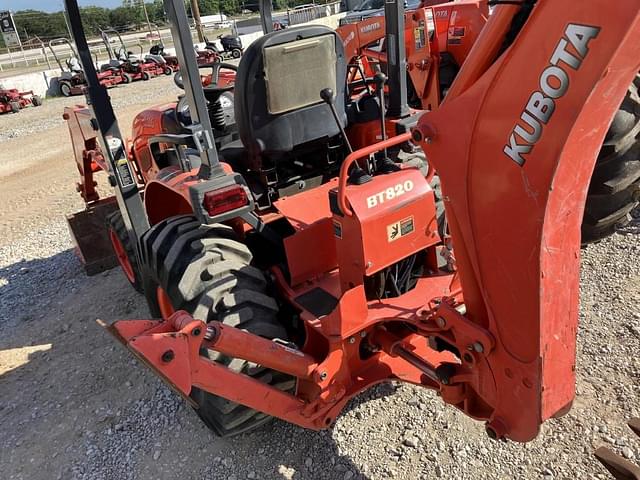 Image of Kubota B26 equipment image 4