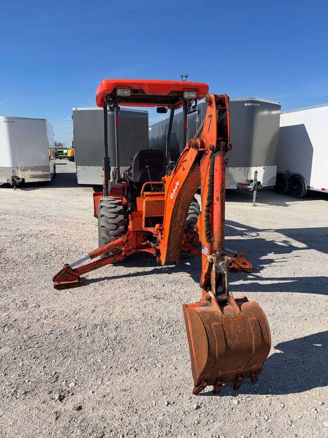 Image of Kubota B26 equipment image 4