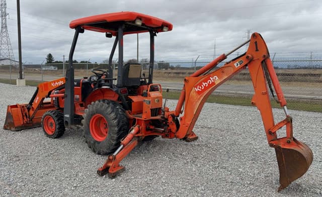Image of Kubota B26 equipment image 3