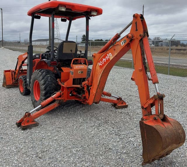 Image of Kubota B26 equipment image 4