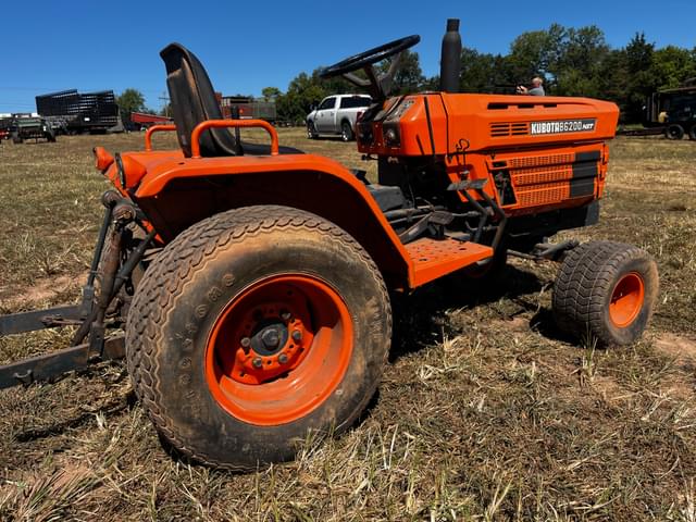 Image of Kubota B6200 equipment image 2