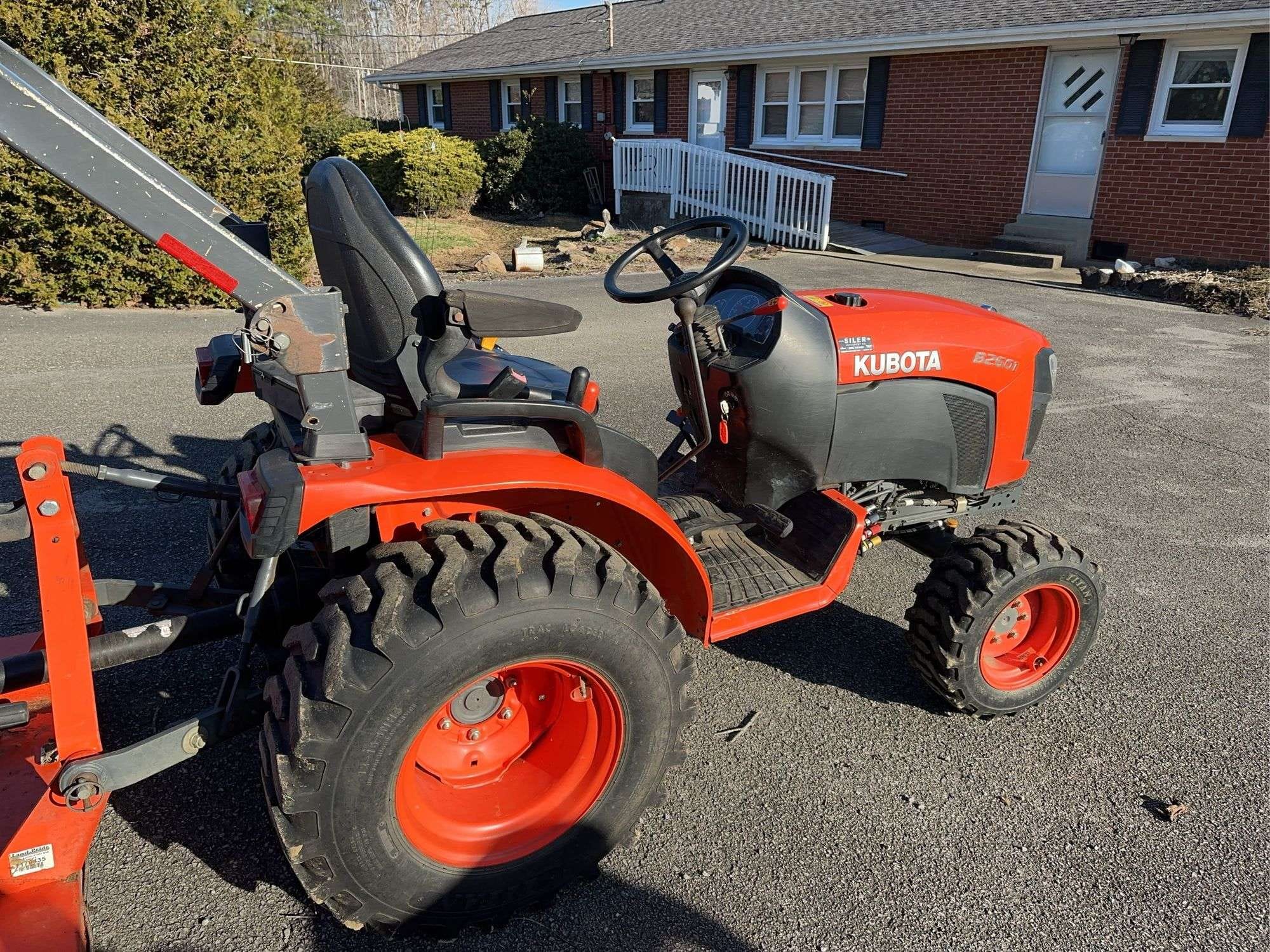 Kubota B2601 Equipment Image0