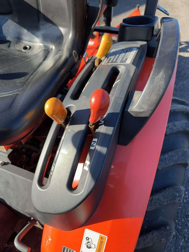 Image of Kubota B2601 equipment image 4