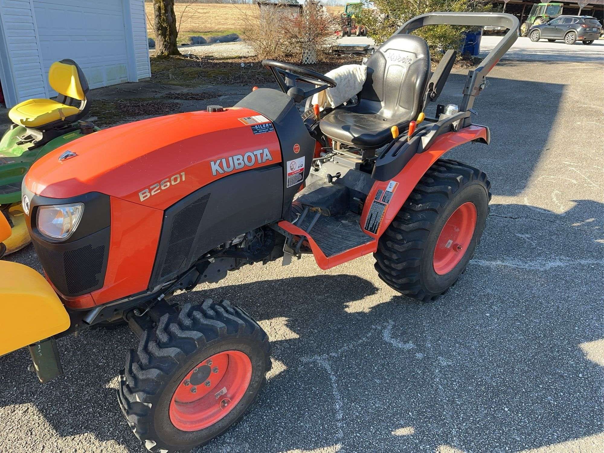 Kubota B2601 Equipment Image0