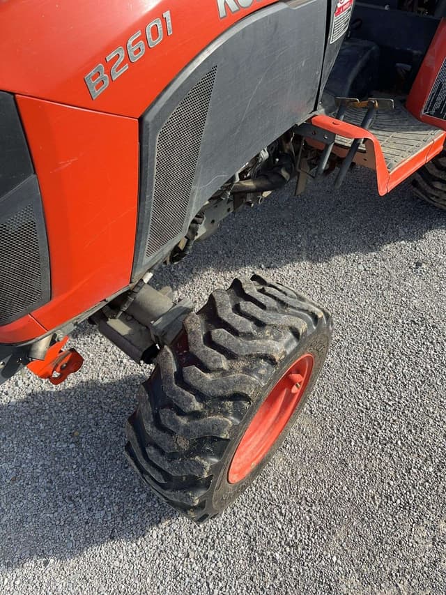 Image of Kubota B2601 equipment image 3