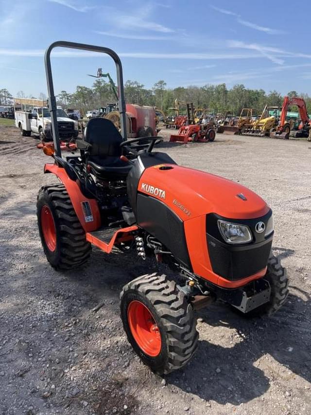 Image of Kubota B2601 equipment image 4