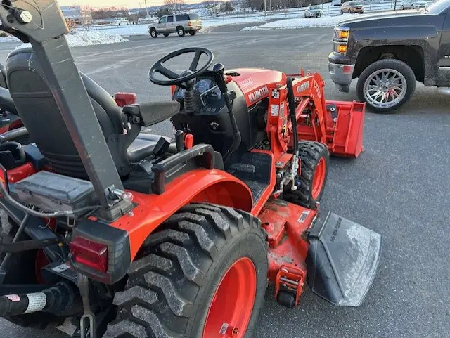 Image of Kubota B2601HSD equipment image 2