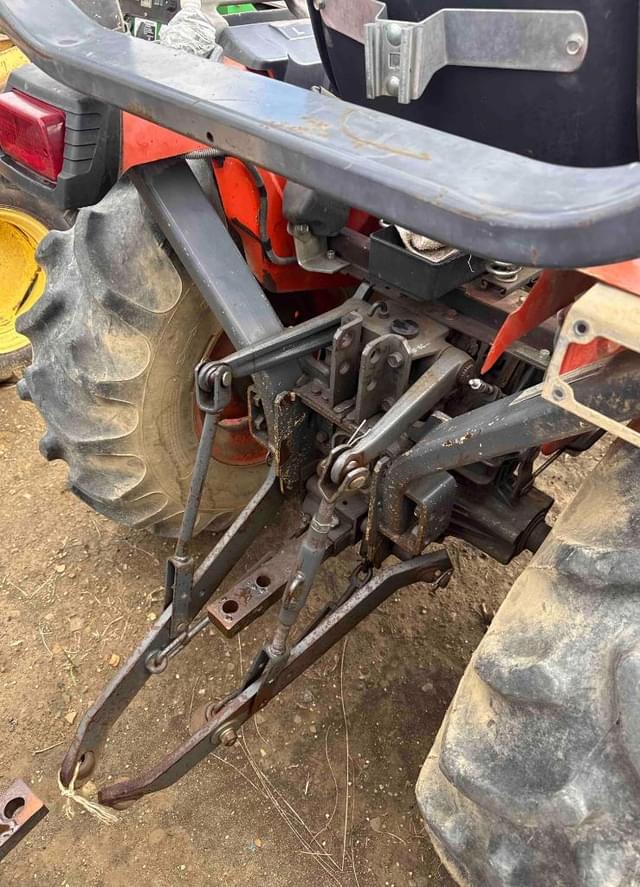 Image of Kubota B2620 equipment image 4