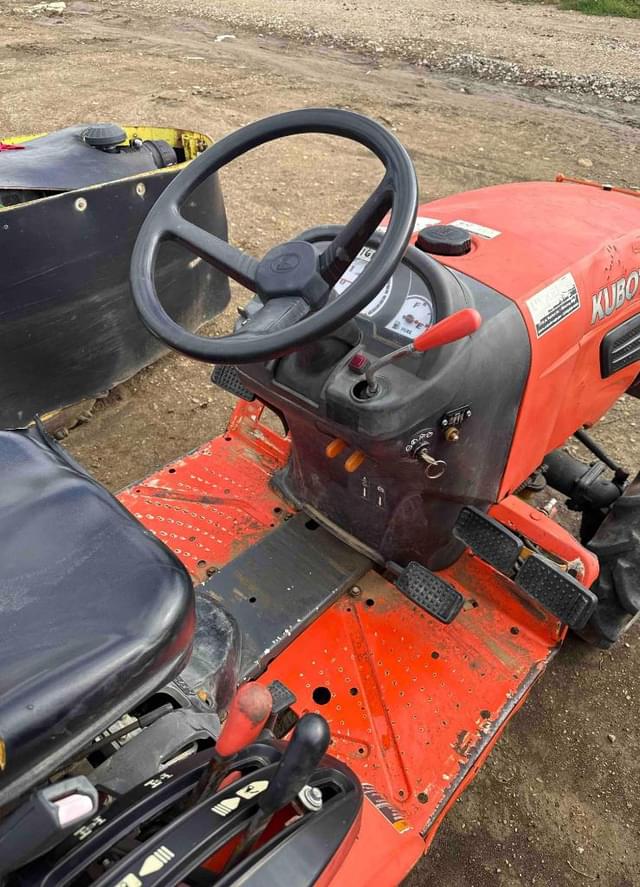 Image of Kubota B2620 equipment image 2