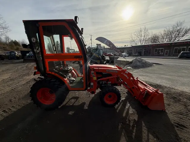 Image of Kubota B2620HSD equipment image 3