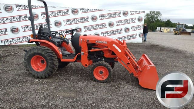 Image of Kubota B2650 equipment image 3