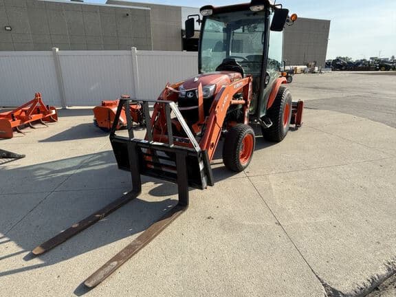 Image of Kubota B2650 equipment image 1