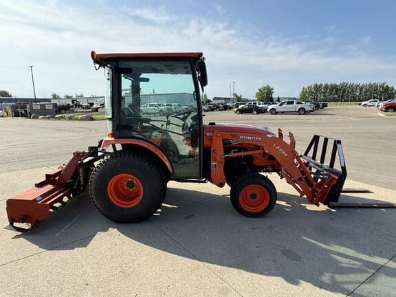 Image of Kubota B2650 equipment image 4