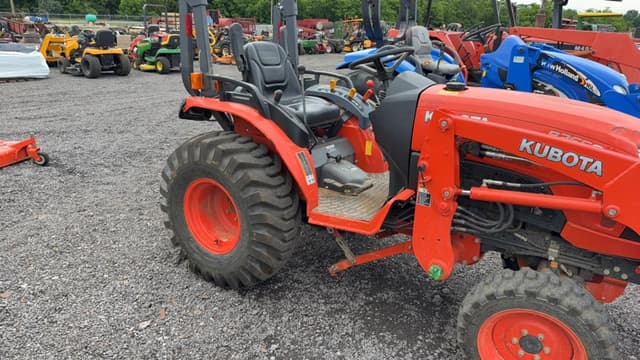 Image of Kubota B2650 equipment image 3