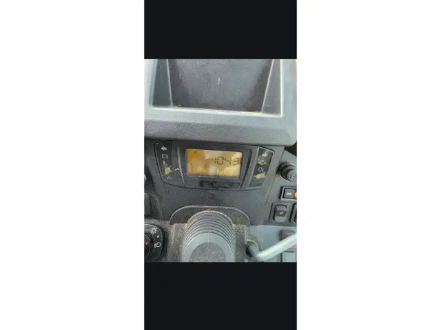 Image of Kubota B2650HSDC equipment image 2