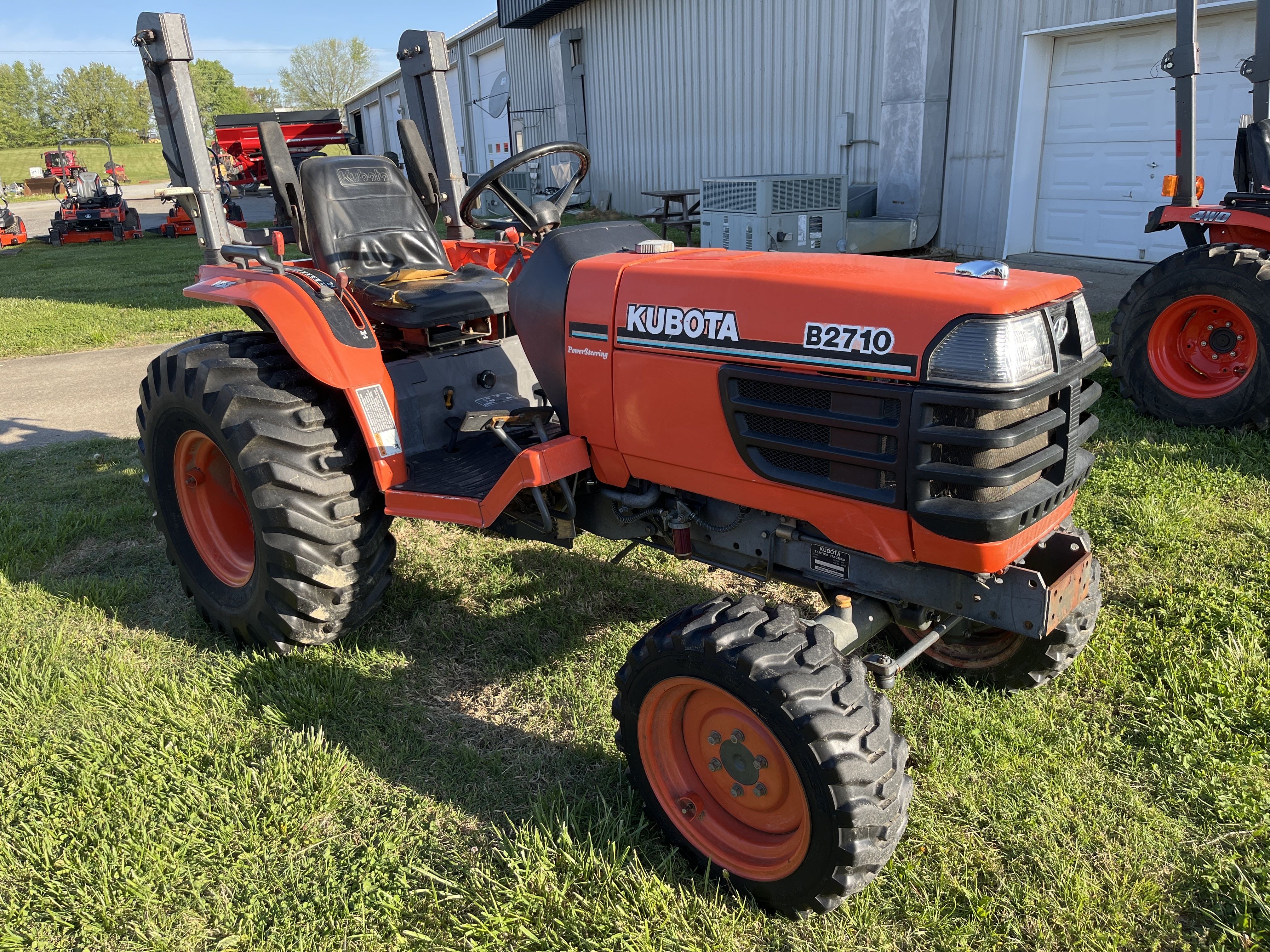 Kubota B2710 Equipment Image0