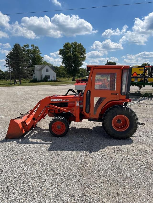 Image of Kubota B2710 equipment image 4